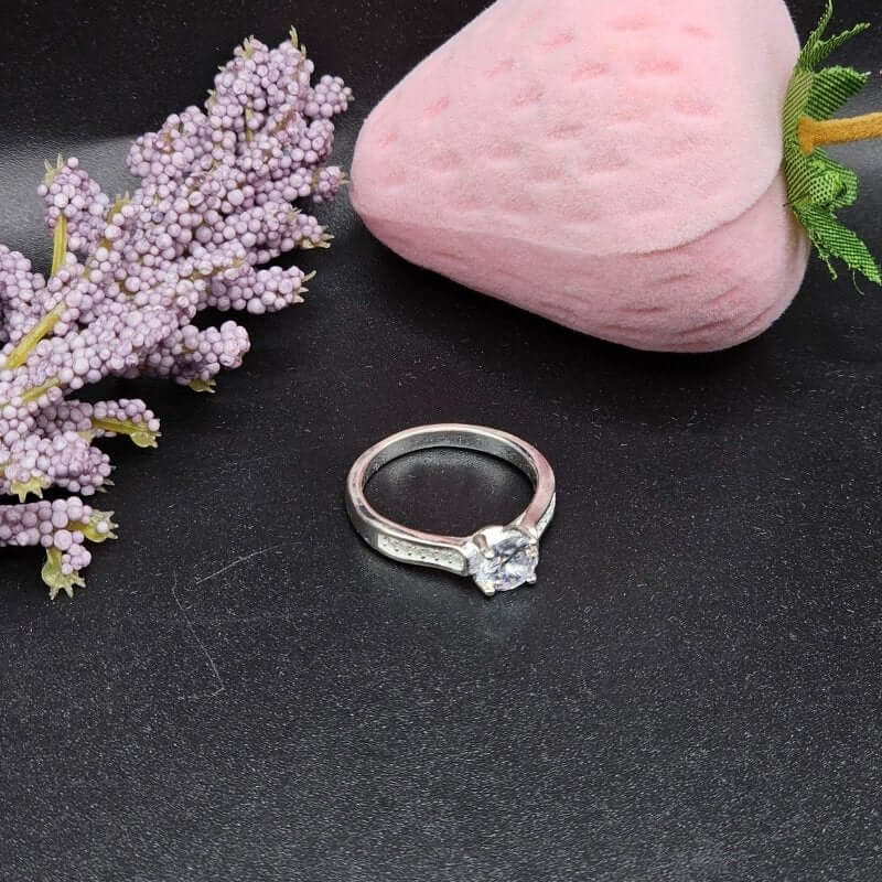 Italian Sterling Silver Ladies Ring with 0.8 Carat Moissanite Diamond