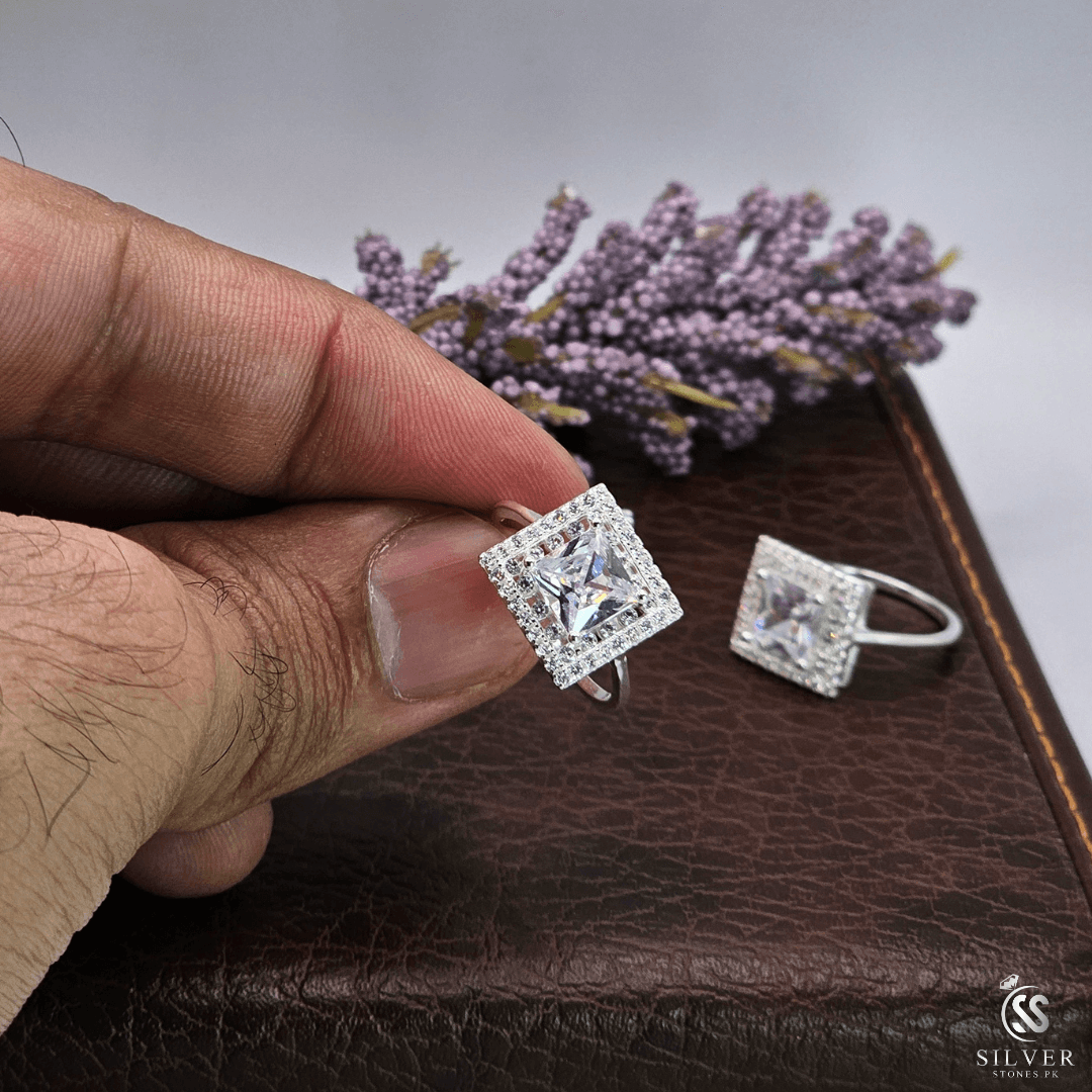 Zircon Sparkle: Italian 925 Silver Ring