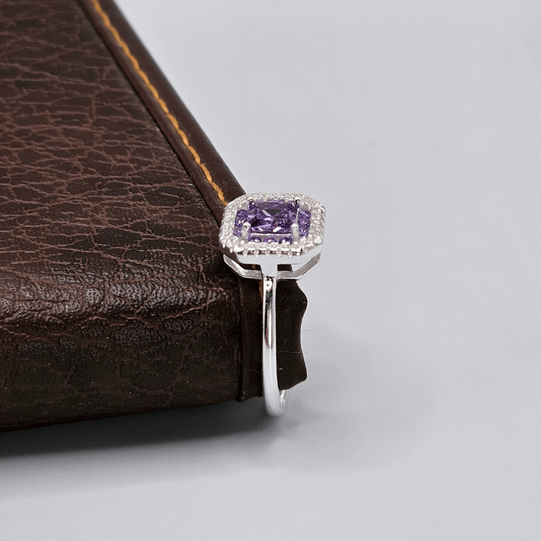 Zircon Sparkle: Italian 925 Silver Ring