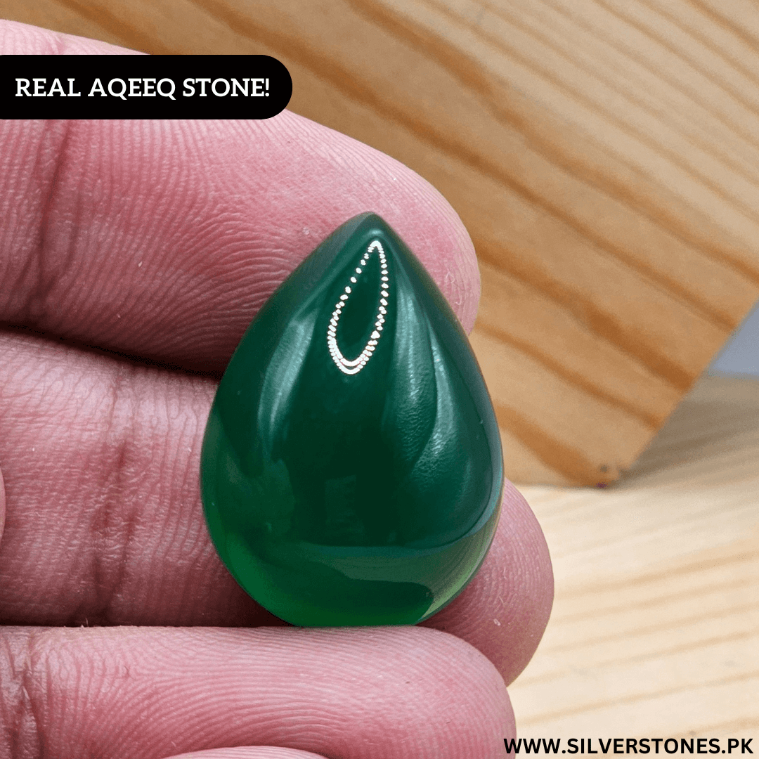Real Yamni Aqeeq stone in hand, showcasing natural beauty and elegance of protective gemstones.