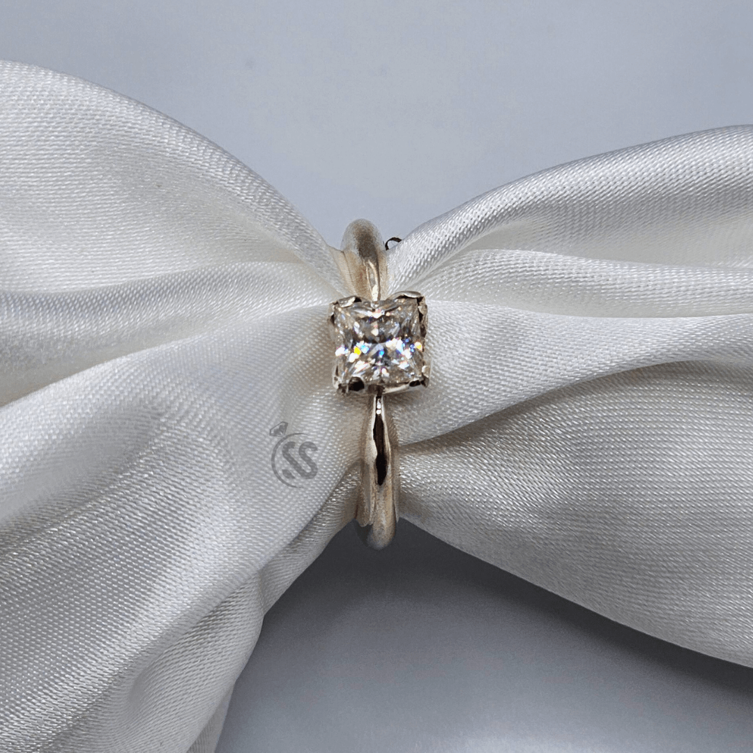 Ladies 1 Carat Moissanite Diamond Ring in Silver