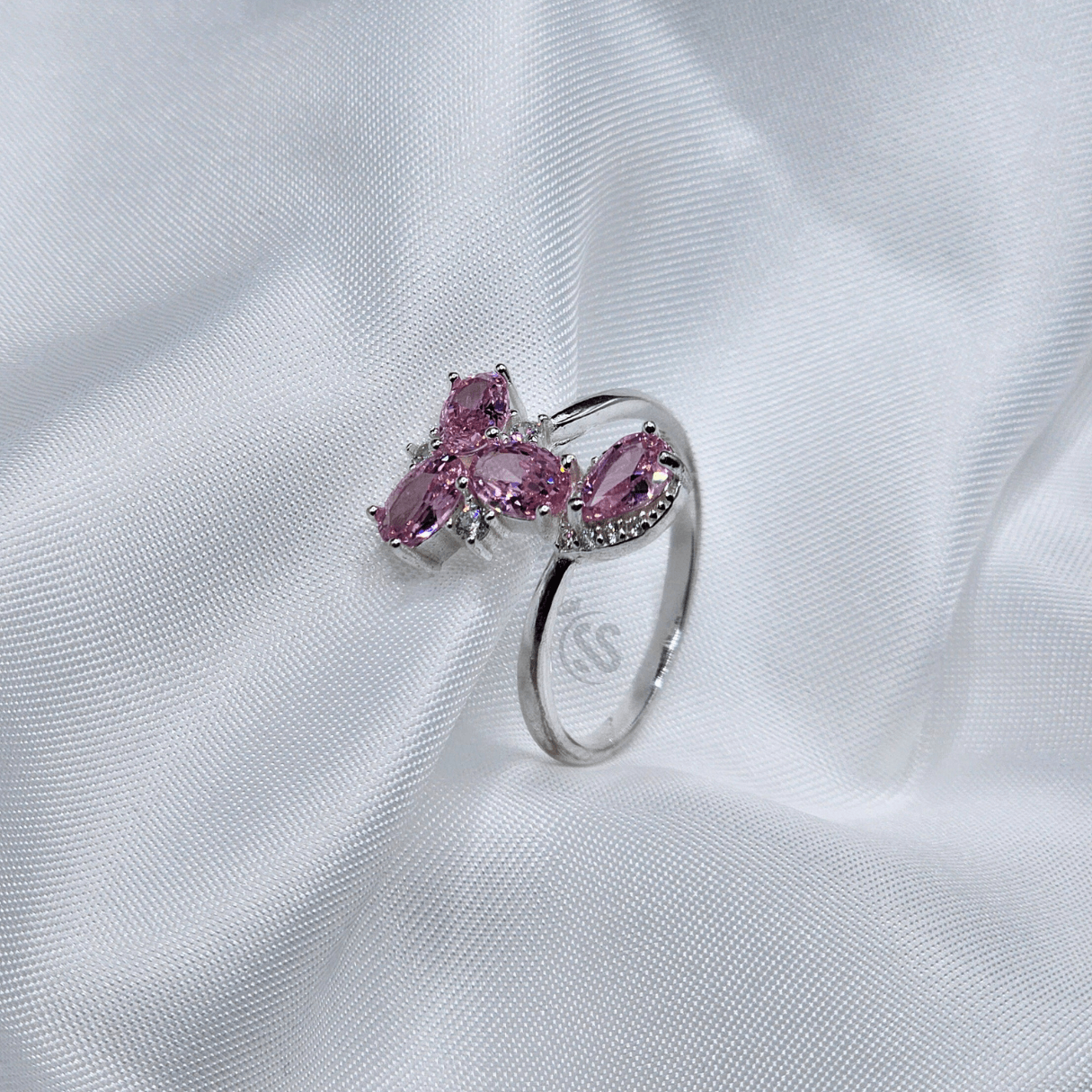 Zircon Sparkle: Italian 925 Silver Ring