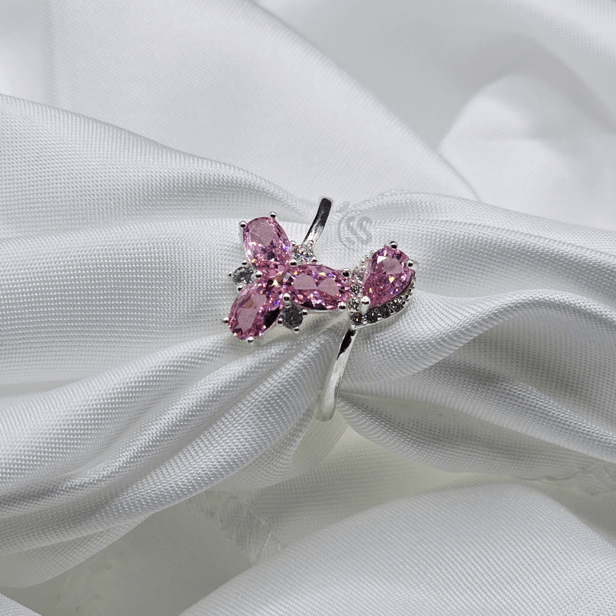 Zircon Sparkle: Italian 925 Silver Ring