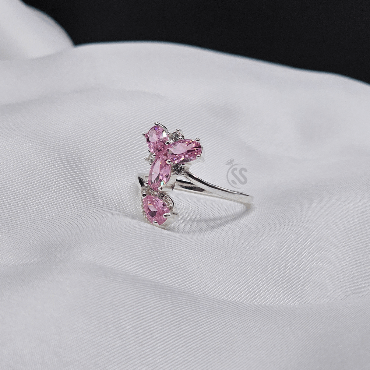 Zircon Sparkle: Italian 925 Silver Ring