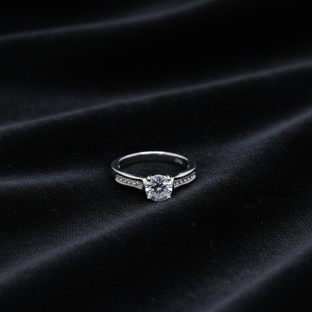 0.8 carat round brilliant moissanite halo ring face up brilliant sparkle Italian silver Pakistan