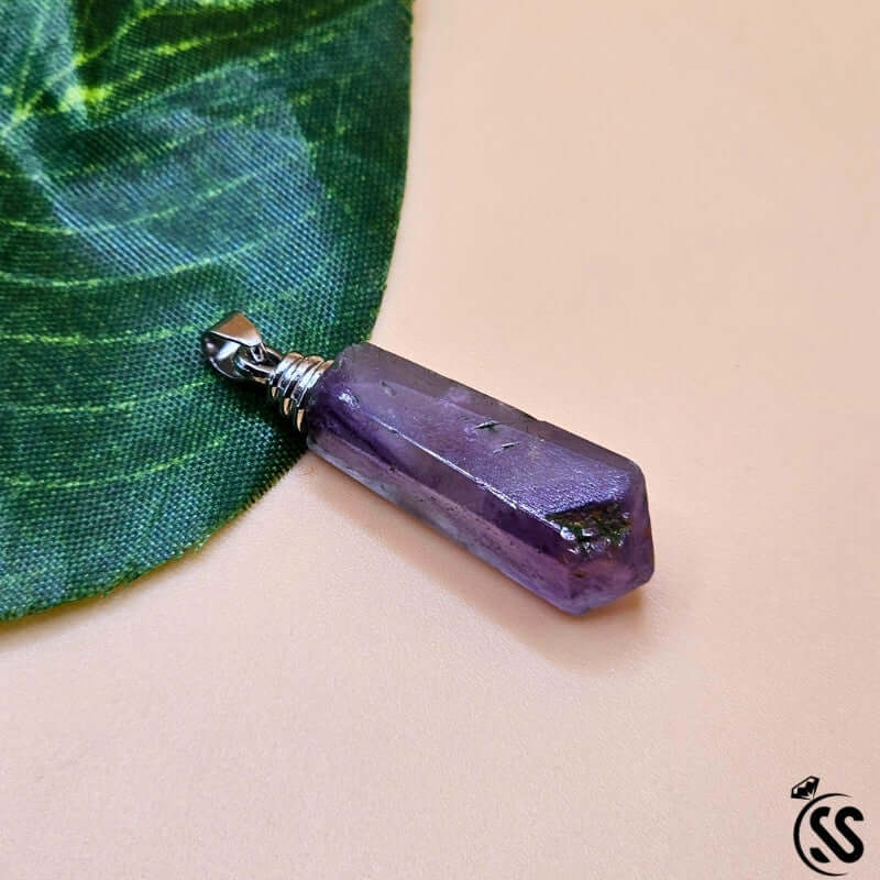 Fluorite real stone pendant showcasing stunning purple hues, perfect for clarity and emotional stability.