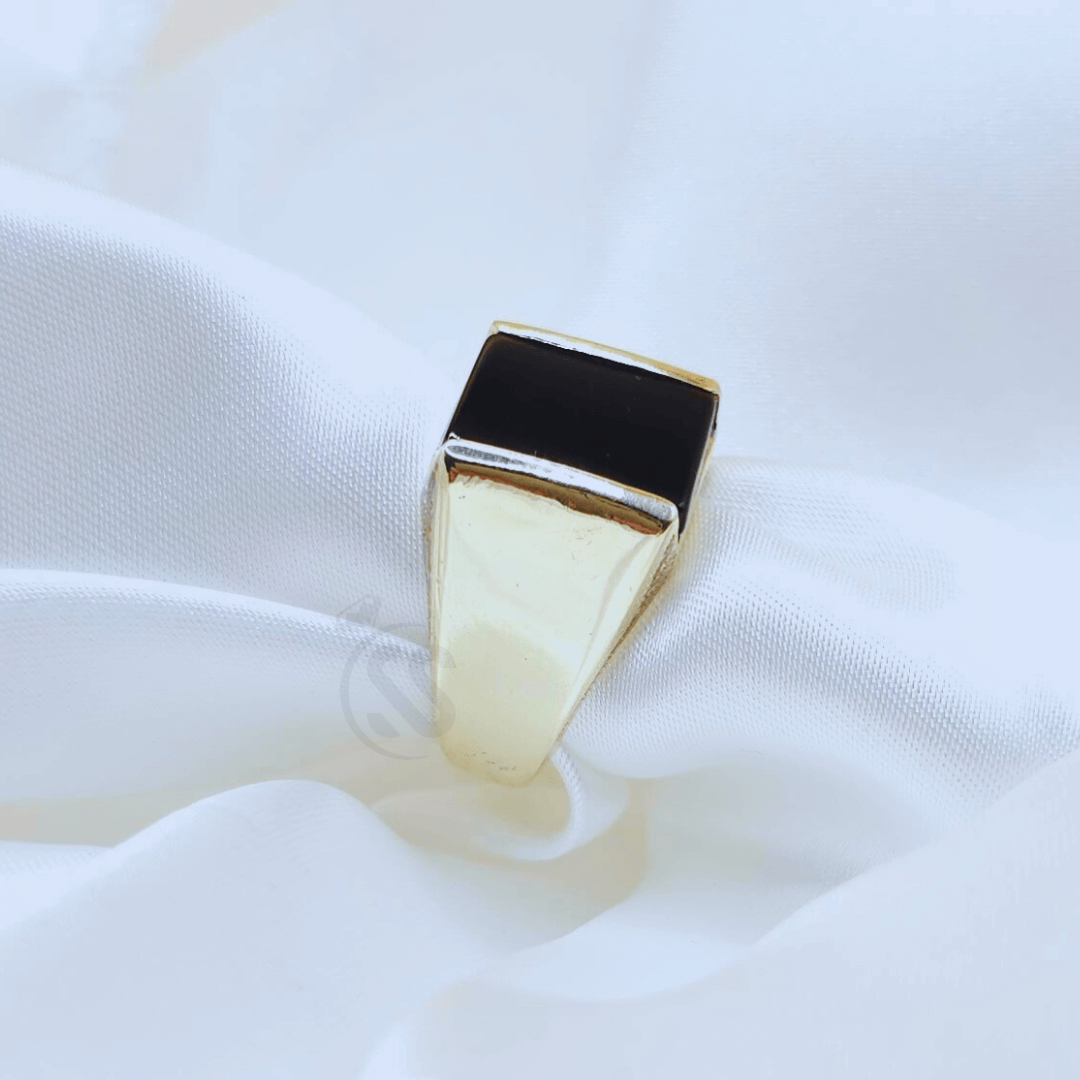 Elegant sterling silver Aqeeq ring crafted by hand for gents.
