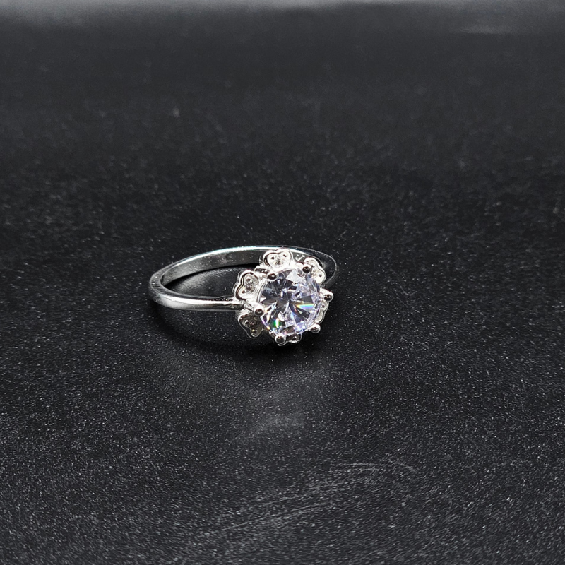Elegant women's 925 silver ring featuring brilliant white zircon stones