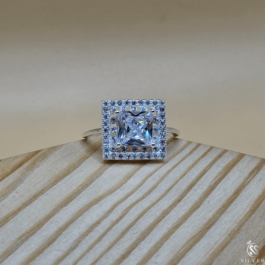 Zircon Sparkle: Italian 925 Silver Ring