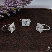 Zircon Sparkle: Italian 925 Silver Ring