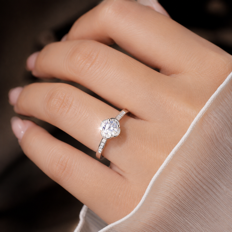 Ladies 0.8 carat certified moissanite ring with GRA certificate and laboratory report