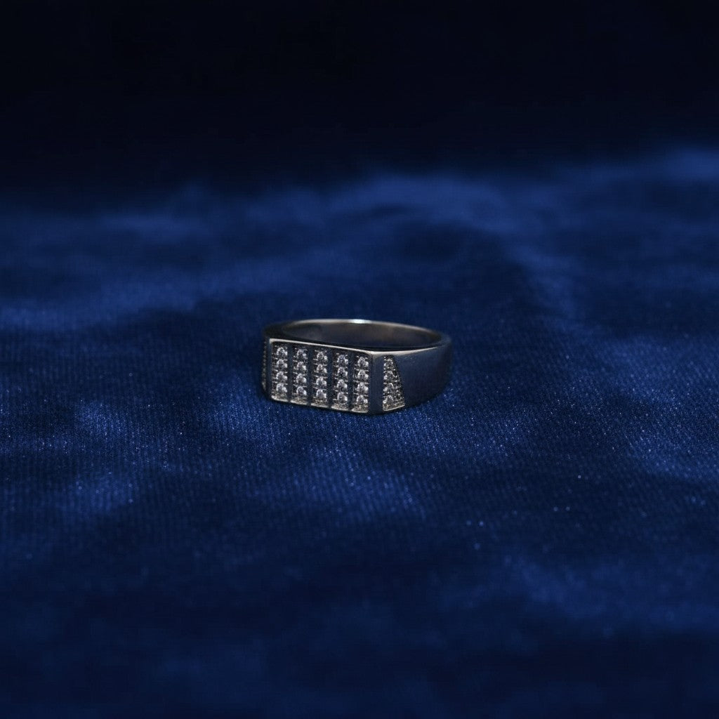 Premium 925 silver ring with sparkling zircon stones