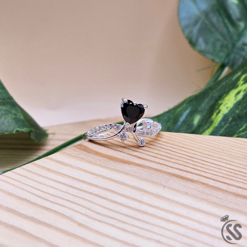 925 Italian Silver Ladies Ring with Zircons