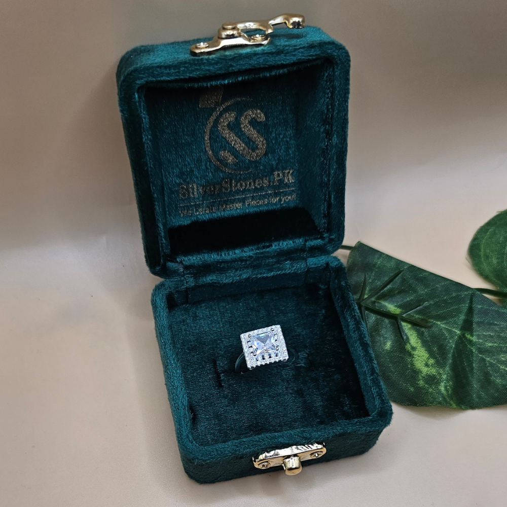 Zircon Sparkle: Italian 925 Silver Ring