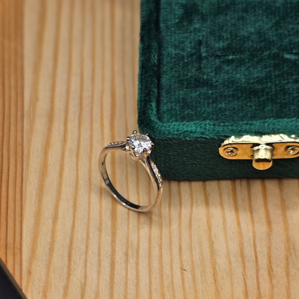 0.8 Carat Moissanite Diamond Ladies italian silver Ring