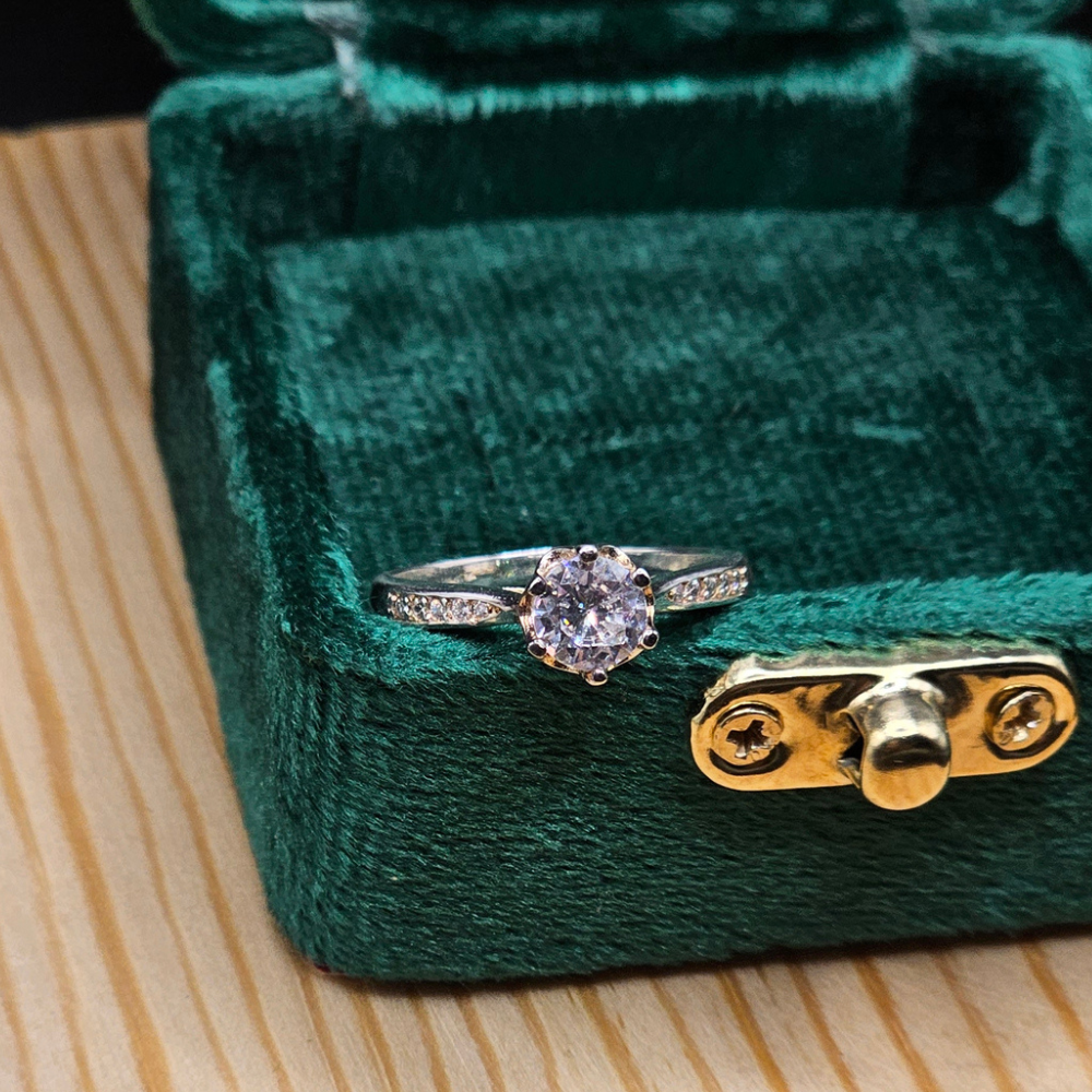 0.8 Carat Moissanite Diamond Ladies italian silver Ring