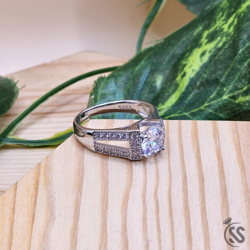 925 Italian Silver Ladies Ring with Zircons