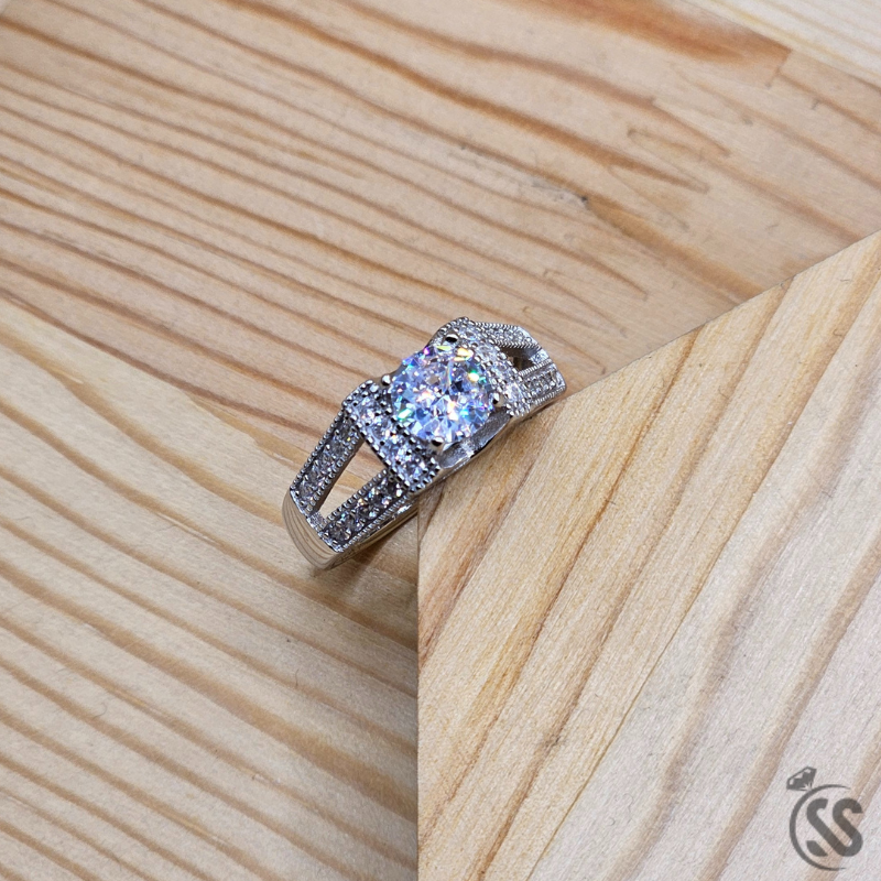 925 Italian Silver Ladies Ring with Zircons