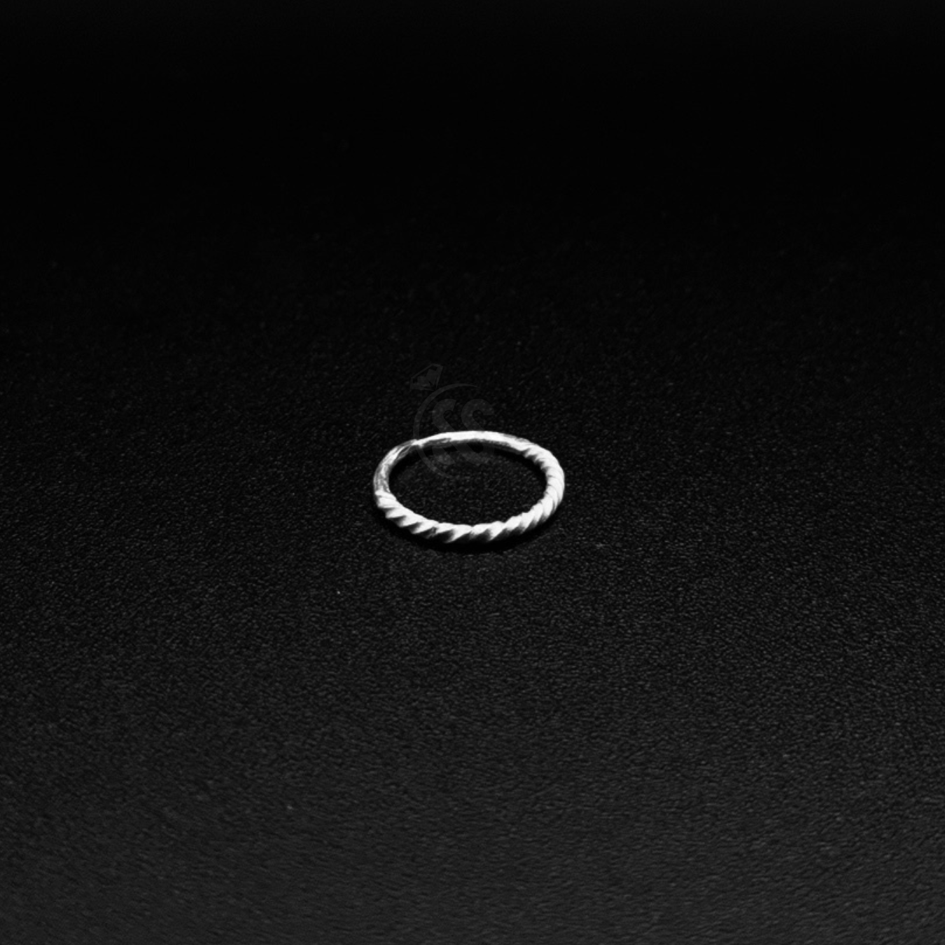 Chandi Nose Ring - SilverStones.Pk