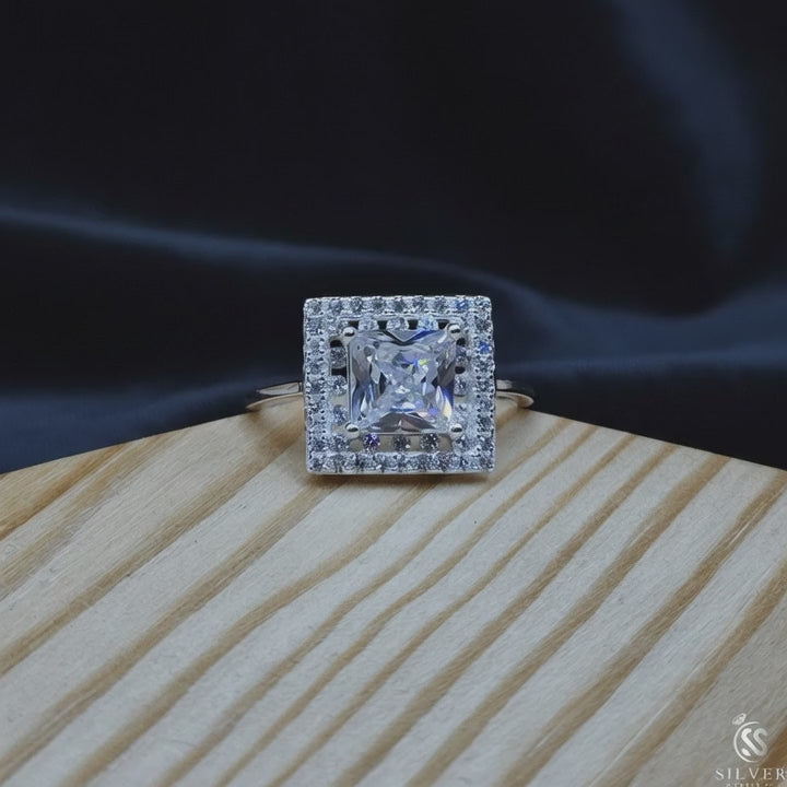 Zircon Sparkle: Italian 925 Silver Ring