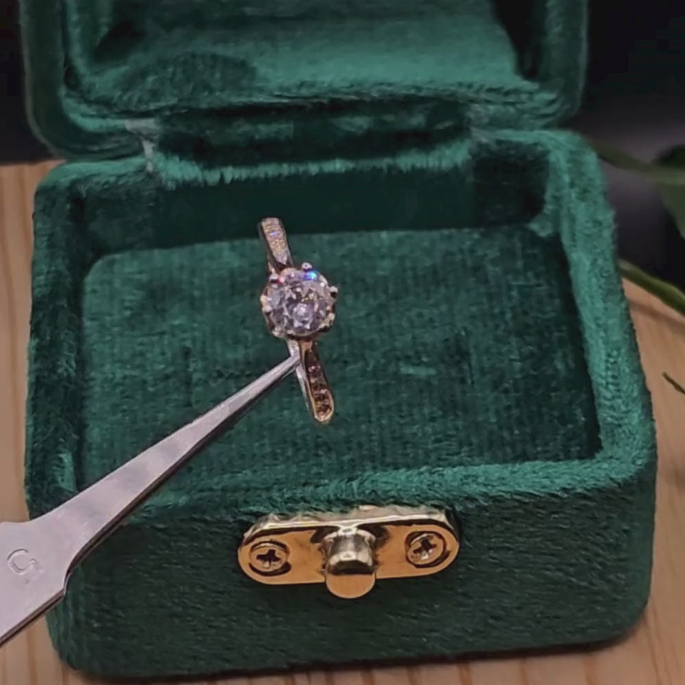 0.8 Carat Moissanite Diamond Ladies italian silver Ring