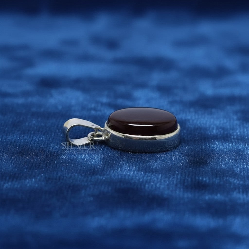 SilverStones.Pk oval dark red aqeeq stone pendant set in sterling silver.
