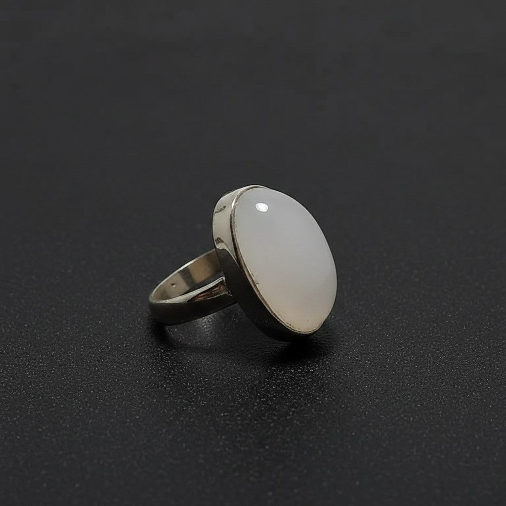 SilverStones.Pk oval white Dur e Najaf gemstone set in a classic sterling silver band for women.