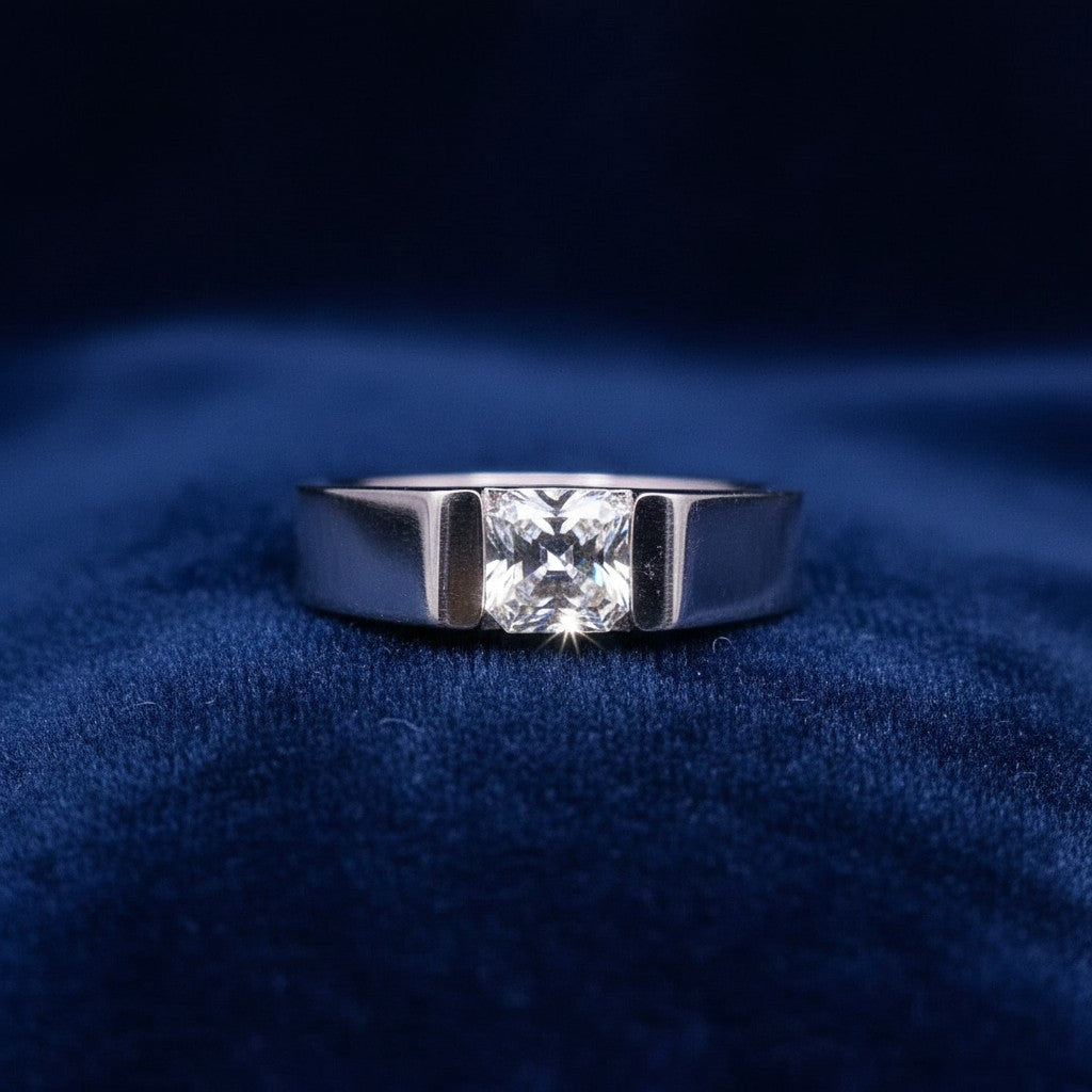 SilverStones.Pk men's pure silver ring with a 1-carat square-cut Moissanite diamond. Classic design.