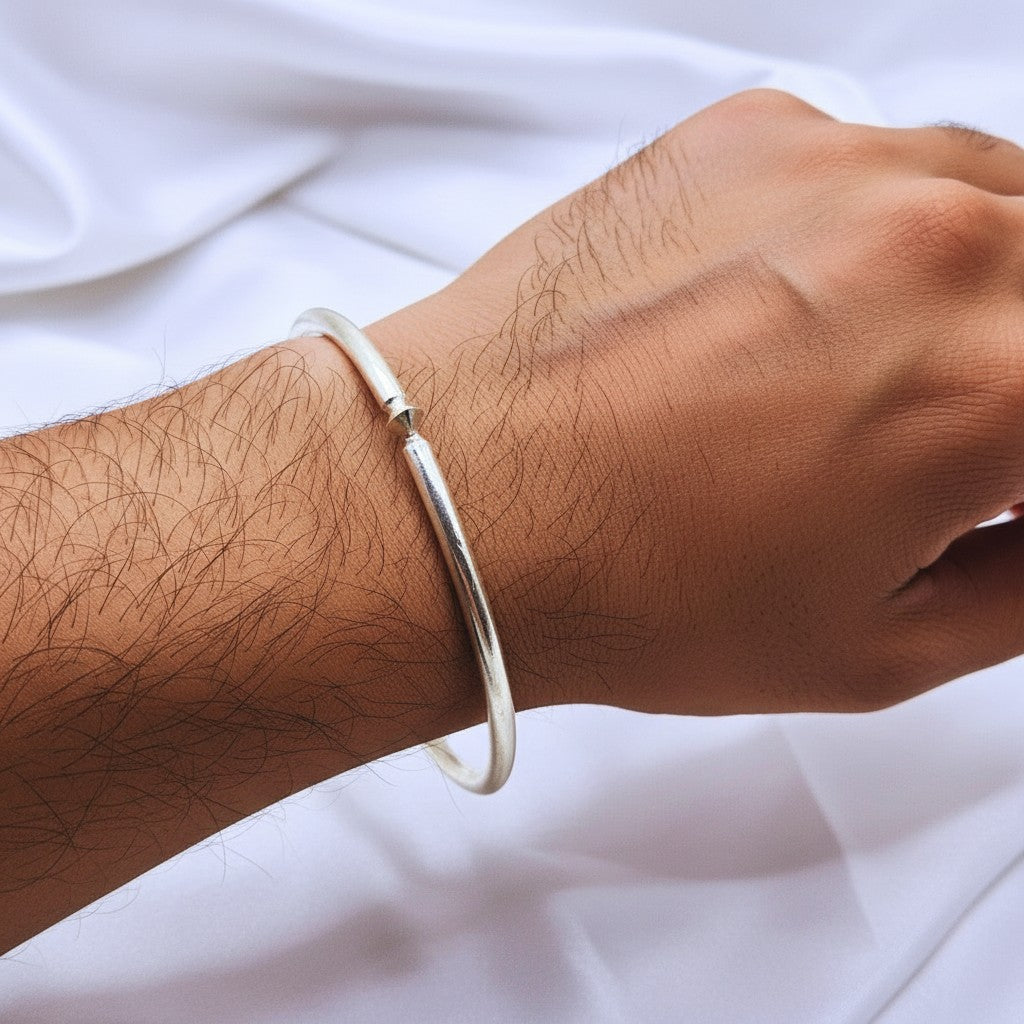 SilverStones.Pk handmade pure silver wrist band for gents with a classic design and adjustable fit.