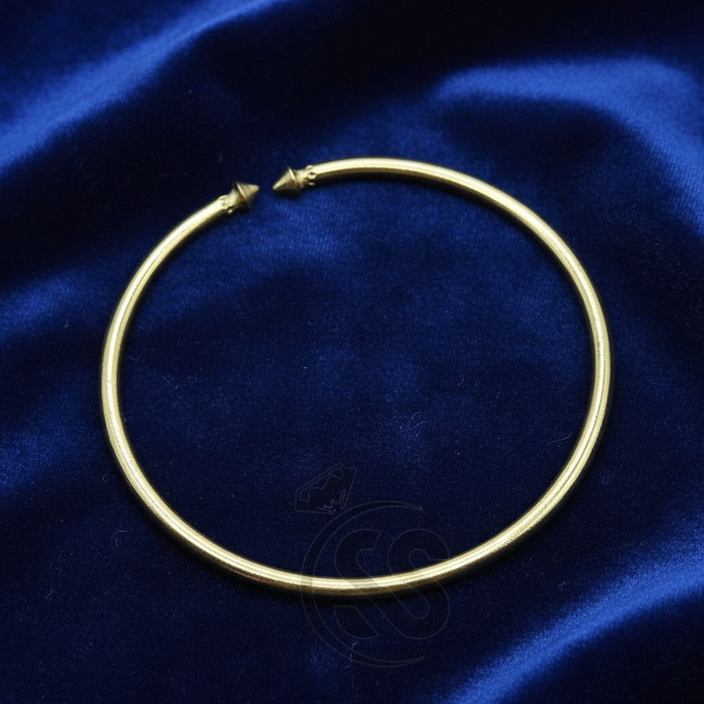SilverStones.Pk handmade pure silver wrist band for gents with pointed ends and adjustable fit.