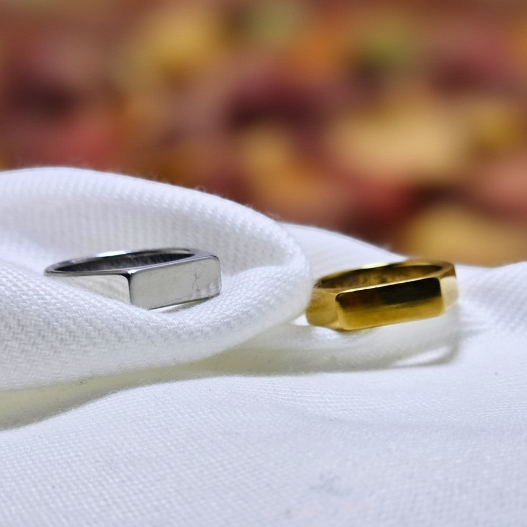 SilverStones.Pk silver and gold imitation ring bands with simple, elegant design. Perfect for everyday wear.