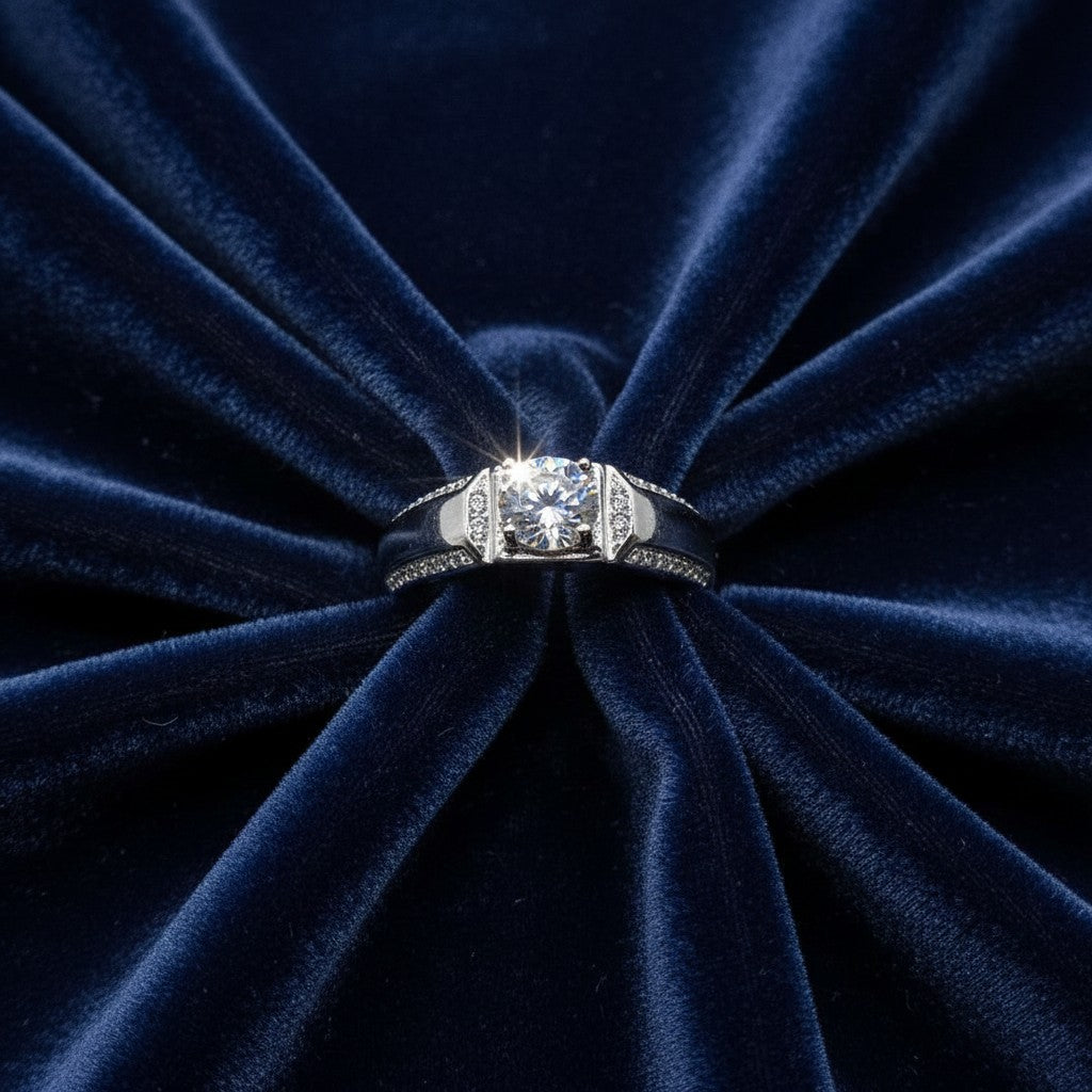 SilverStones.Pk Italian 925 sterling silver men's ring with white zircons and rhodium plating.