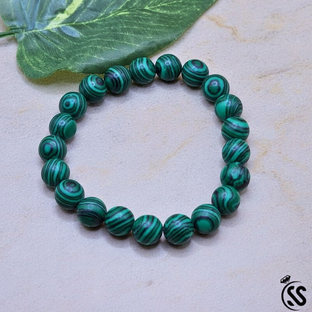 SilverStones.Pk Malachite stone bracelet with vibrant green swirls on elastic cord. Natural healing jewelry.