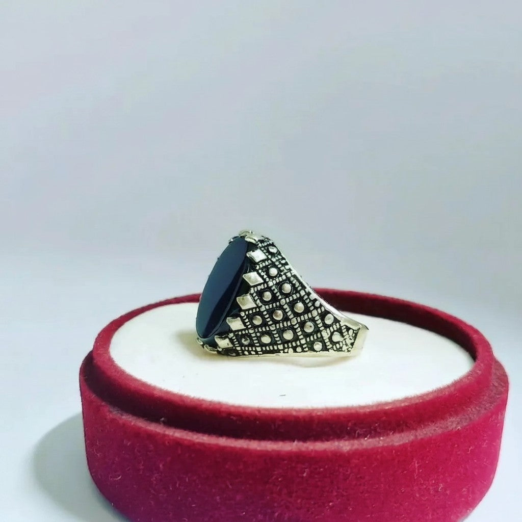 SilverStones.Pk men's ring with oval black Aqeeq stone and intricate silver band detailing.
