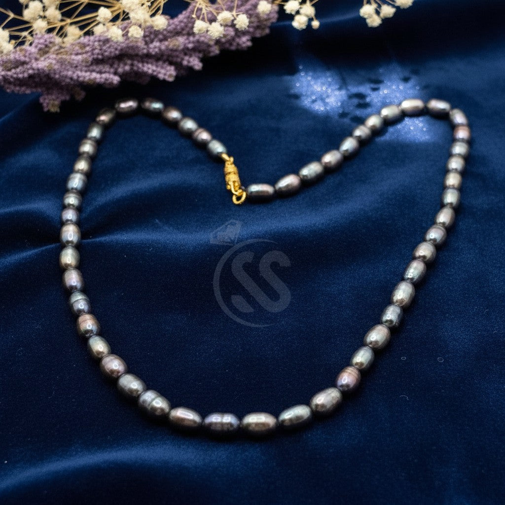 SilverStones.Pk oval real pearl necklace with a gold clasp. The pearls have a lustrous, iridescent sheen in shades of grey, purple, and brown.