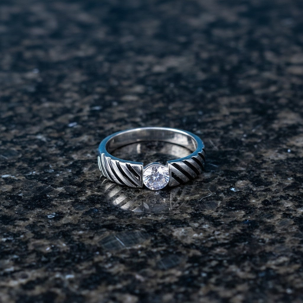 SilverStones.Pk Turkish 925 sterling silver band ring with a central sparkling zircon stone and textured sides.